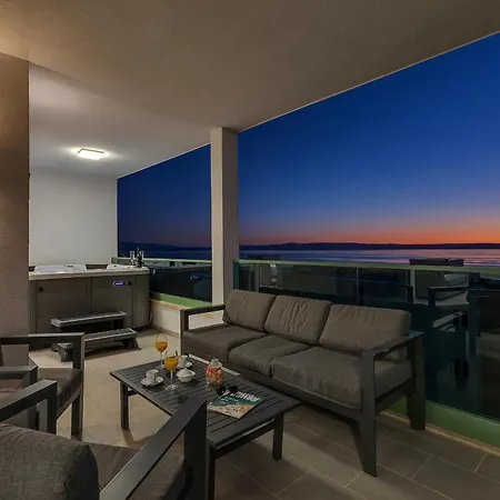 Exclusive Penthouse Big Blue With Private Jacuzzi * マカルスカ