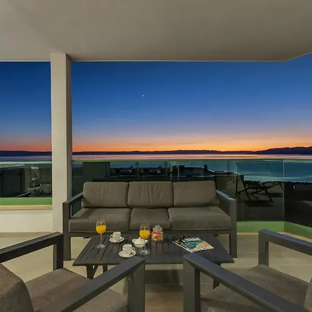 Exclusive Penthouse Big Blue With Private Jacuzzi Apartment Makarska