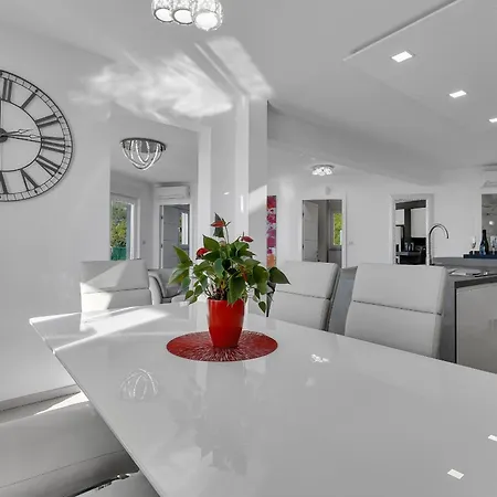 Apartment Exclusive Penthouse Big Blue With Private Jacuzzi Makarska