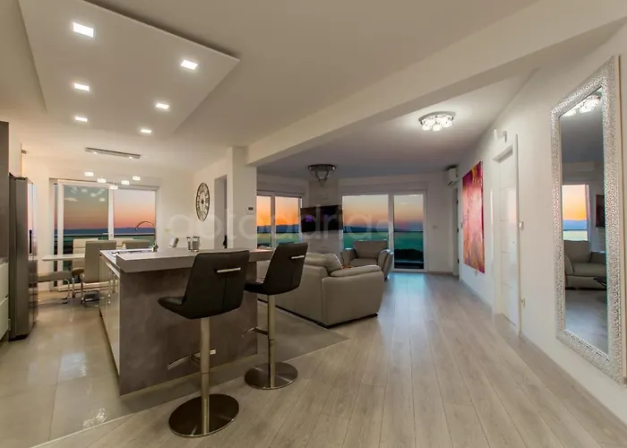 Apartment Exclusive Penthouse Big Blue With Private Jacuzzi Makarska