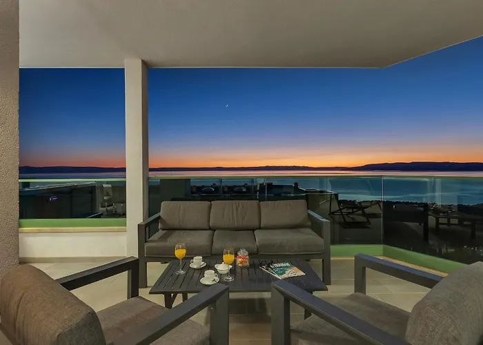 Exclusive Penthouse Big Blue With Private Jacuzzi Apartment Makarska