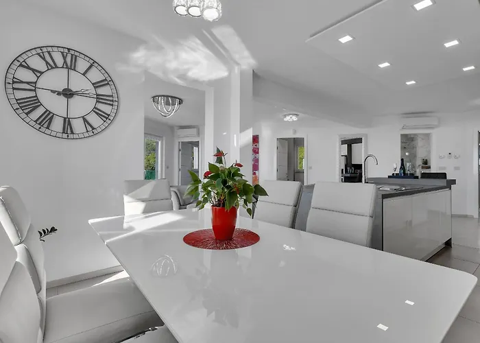 Apartment Exclusive Penthouse Big Blue With Private Jacuzzi Makarska