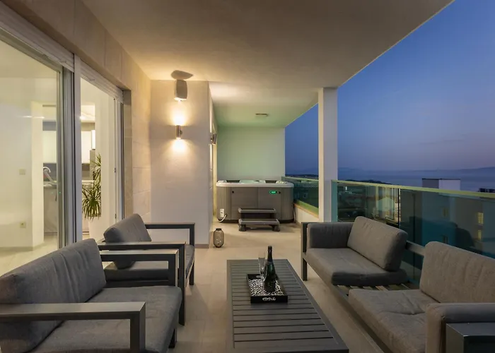 Exclusive Penthouse Big Blue With Private Jacuzzi Makarska
