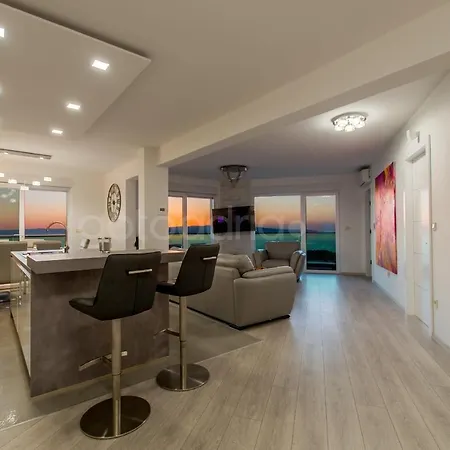 Apartment Exclusive Penthouse Big Blue With Private Jacuzzi Makarska