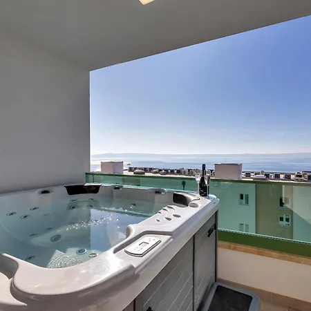 Apartment Exclusive Penthouse Big Blue With Private Jacuzzi Makarska