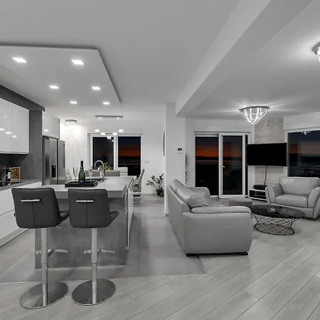 Apartment Exclusive Penthouse Big Blue With Private Jacuzzi Makarska