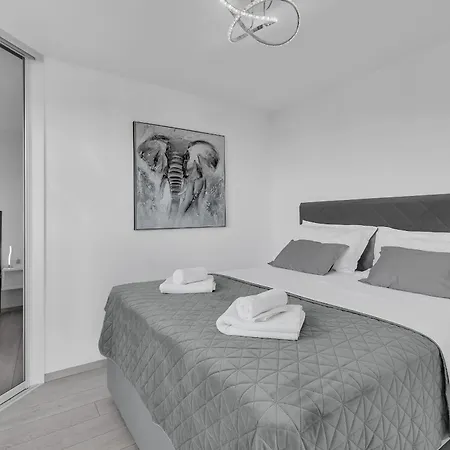 Exclusive Penthouse Big Blue With Private Jacuzzi * Макарска