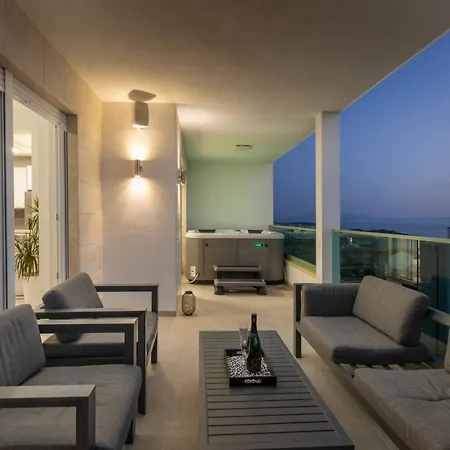Exclusive Penthouse Big Blue With Private Jacuzzi Макарска
