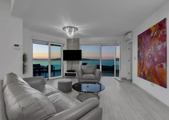 Апартаменти Exclusive Penthouse Big Blue With Private Jacuzzi