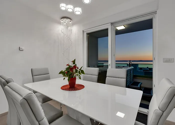 Апартаменти Exclusive Penthouse Big Blue With Private Jacuzzi